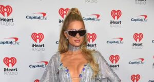 Paris Hilton shkëlqen në “iHeartRadio Jingle Ball 2024” me elegancë dhe rikthim magjepsës