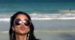 Nicole Scherzinger shfaq linjat trupore në bikini leopard