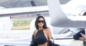 Beli i hollë i Kim Kardashian ngjall dyshime për ndërhyrje kirurgjikale