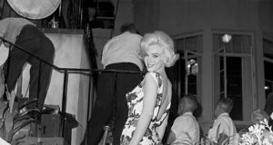 ‘Di shumë sekrete të rrezikshme për familjen Kennedy. Do shokoj botën’: Fjalët ogurzeza të Marilyn Monroe përpara se të gjendej e vdekur lakuriq në shtrat…