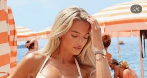 Molly Smith shkëlqen në bikini