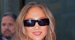 Jennifer Lopez shkëlqen në publik, një ditë pas përkëdheljeve të Ben Affleck në premierë