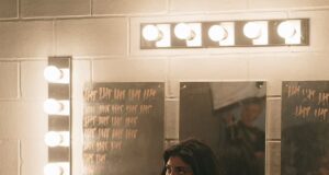 Postimi i Kylie Jenner me “policë” të rremë shkakton zemërim në rrjete sociale