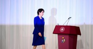 Mandati ‘në fije të perit’/ Qeveria e re e kryeministres së parë në historinë e Japonisë, rrezikohet nga koalicioni i brishtë