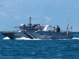 Tragjedi me 18 të vdekur në jug të Kretës, gjendet gjysmë e fundosur një varkë me emigrantë