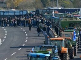 Protesta e fermerëve ‘kyç’ Pikën Kufitare Kakavijë, pala greke pezullon punën