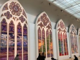 Parisi zbulon dizajne kontroverse për dritaret e reja të Notre Dame