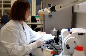 Ky mjet i IA mund t’i shpëtojë pacientët me kancer nga kimioterapia që s’u nevojitet