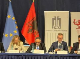 Nga podiumi i drejtësisë, Sadushi sfidon Edi Ramën: “Nuk ka drejtësi të fortë me magjistratë të lodhur”