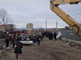 Durrës, IKMT kërkon t’u prishë banesat, 16 familje rome tek Ura e Dajlanit mbeten të pastreha. U refuzohet shtyrja e vendimit, bonus qiraje