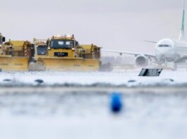 Borë dhe akull/ Moti i ashpër dimëror paralizon transportin në Holandë