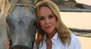 Pas festës së ditëlindjes, Amanda Holden ndez rrjetin me paraqitjen sensuale