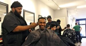 Berberët në Afganistan rrezikojnë burg për prerjen e shkurtër të mjekrave të burrave