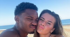 Matilda Draper dhe Roman Hackett i japin fund romancës