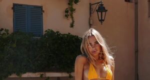 Kimberley Garner shfaq format perfekte gjatë pushimeve në Saint-Tropez