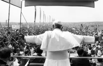 5 vizita papnore që kanë hyrë në histori