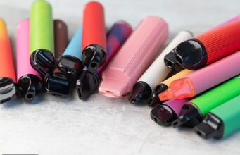 Cigaret elektronike ndryshojnë mijëra gjene, aromat e frutave shkaktojnë dëmin më të madh