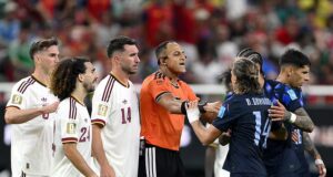 Muslera gabon rëndë, Spanja mposht Uruguain dhe e eliminon nga Botërori