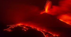 Retë e hirit, rrjedhat e lavës dhe toka pjellore: Cilat janë efektet e shpërthimeve të malit Etna?