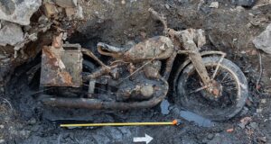 Danubi nxjerr zbuluar ushtarët e Wehrmachtit dhe motoçikletën e Luftës së Dytë Botërore