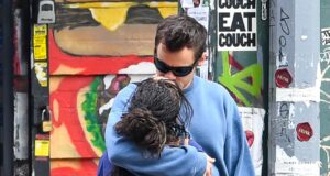 Styles dhe Kravitz fotografohen duke u puthur në New York, çifti konfirmon romancën me një tjetër moment publik