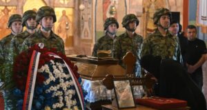 Serbia nuk ndahet nga e kaluara e përgjakshme/ Mlladiç varroset si ‘hero’, pavarësisht dënimit për gjenocid